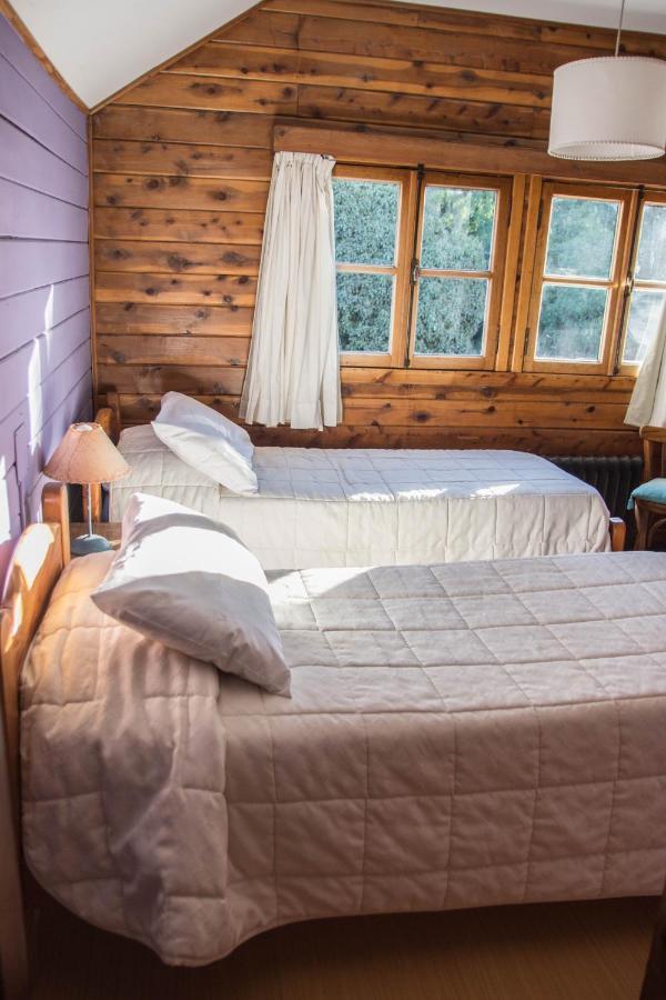 Quarto com 2 Camas de Solteiro