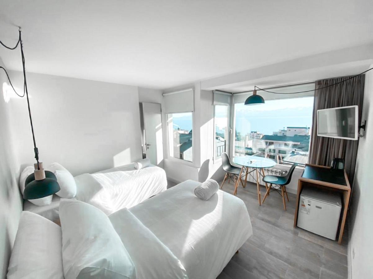 Quarto Triplo com Vista do Lago