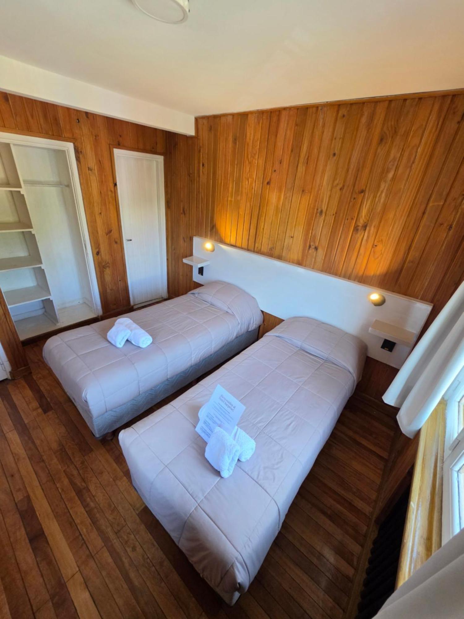 Twin Room,1759187602:JPEG